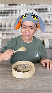 How to hold a spoon when eating soup 🥴 #asmr