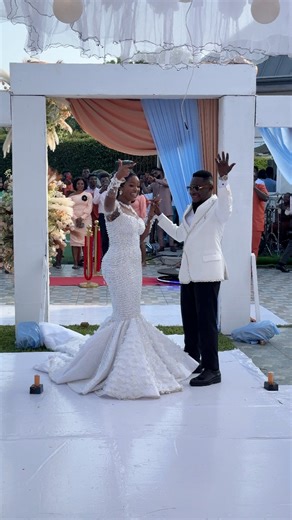 The bride and groom’s entrance to the reception 🙌🏾💯 #weddinginspo #weddingentrance #priana25 #weddingentertainment | Kele