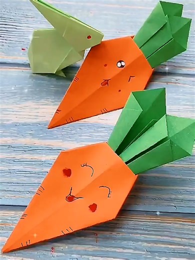 Paper crafted orgami carrot. Very easy and nyc way to make. #paper #fyp #papercraft #DIY #oragami