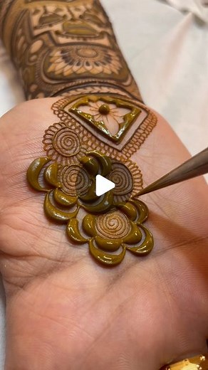 3d Henna Touch By Rihan Saifi on Instagram: "How to make 3d rose henna design Follow for more tutorial  @3d_henna_touch"
