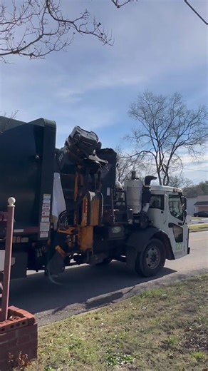 Mack new way vs backwards cart #automobile #wastemanagement #garbagetruck #mack #shorts