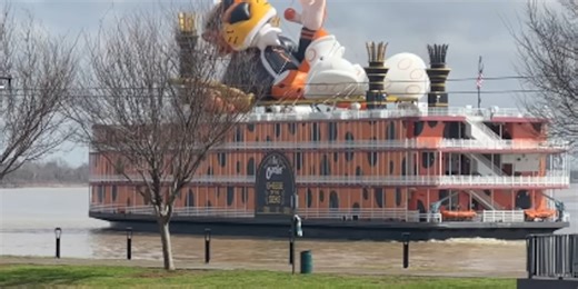 Former Evansville casino now a giant cheetah