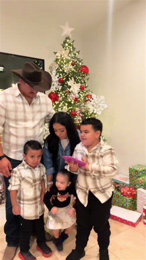 Merry Christmas 🎄🎁 #christmas #family #christmasmorning #toddlersoftiktok #parentlife