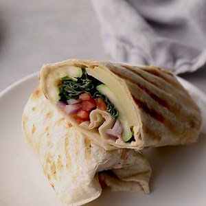 13 reactions | Fresh veggies are grilled to perfection and packed in this healthy Hummus Wrap! This is the perfect easy, healthy wrap recipe! https://www.maebells.com/grilled-zucchini-hummus-wrap/ | Maebells | Facebook