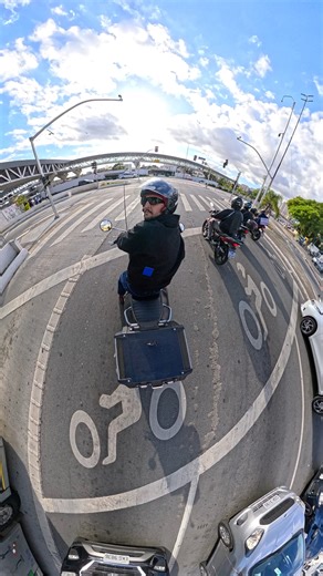 1.7K views · 48 reactions | Edite os vídeos 360 da MAX2 direto pelo Quik app. A #GoProMAX2 torna a edição de vídeos 360 simples e intuitiva. O @andrevasco mostra como transformar qualquer captura em conteúdo pronto pra postar, direto do app GoPro Quik, sem precisar de experiência em edição. É só mover o celular, escolher o momento e deixar o resto com a câmera. #GoPro #GoProBR #360Camera #HyperSmooth #POV #GoProMAX2 | GoPro | Facebook