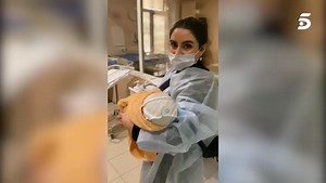Sol Macaluso nos cuenta la historia de Irina, una mujer que corrió a refugiarse cuando estaba a punto de parir 📲 Más en su blog #LosOjosDeSolEnLaGuerra > bit.ly/3KwFJgb | Telecinco