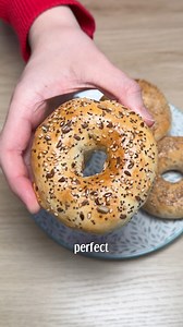 323K views · 2.8K reactions | 2-INGREDIENT BAGELS 說✨北 INGREDIENTS:▪ 1...