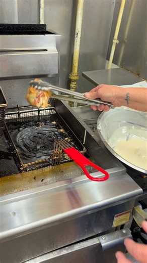 4.1K views · 69 reactions | Guess what Cindy’s up to? FUNNEL CAKE CHRISTMAS TREES殺殺殺殺殺殺殺殺殺殺殺 | Smoky Mountain Diner | Facebook