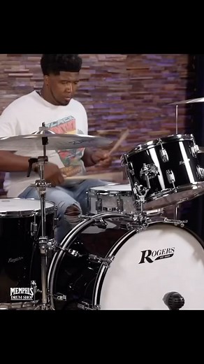 Next up in Powertone week is this gem from @memphisdrumshop and a 3-piece Piano Black with 13”x9” Tom, 16”x16” Floor Tom and 24”x16” Bass Drum. ✨5-ply maple/poplar shells ✨2-ply reinforcement rings ✨Precision cut 45 degree bearing edges# ✨Piano Black lacquer finish ✨Fruitwood interior stain 🥁: @chrispat1986 #rogersdrums | Rogers Drums