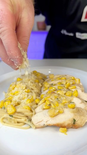 Pasta cremosa con pollo y el maíz de mis panas de @lafraguave #recetas #pasta #maiz #queso | El rojito