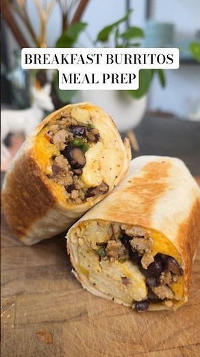 How to make breakfast burritos for meal prep 🌯 #breakfastburritos #breakfastmealprep #burrito