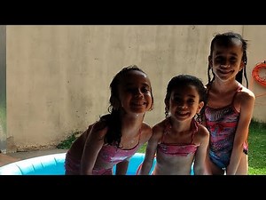 Brincando na piscina