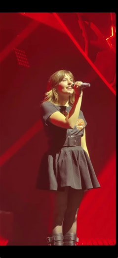 @marinedmusique sur scène à la Commanderie à Dole, hier soir. #Marine #marinedmusique #coeurmaladroit #concert #dole CRÉDIT - Hugenconcert