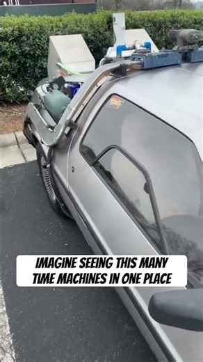 How many time machines do you see??? The dmc delorean is such a cool car !!!