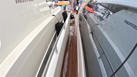 $2.9 Million Yacht Tour : 2018 Azimut 80 Yacht #08