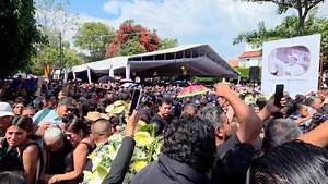 #Uruapan Así se vive el homenaje póstumo de Carlos Manzo | Grupo Marmor