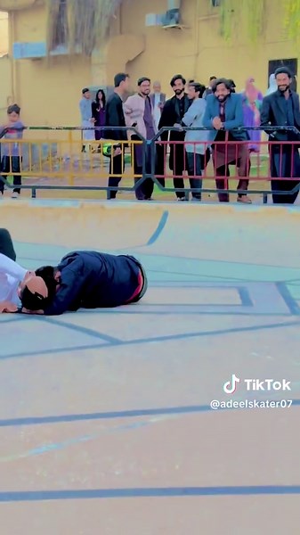 Public relation🤣#100kviews #foryou #viralvideo #adeelskater07 #unfrezzmyaccount🙏🙏🙏🥺
