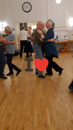 Temaaften I VOF. Megasjov aften med over 60 dansere. #folkedans #dansiVarde #dansforalleHelelivet #folkemusik #VardeogOmegnsFolkedanserforening | Birte Agerbo