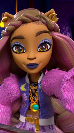 Also her clothes have these random texture packs over them to give them definition but her pants look like a plastic bag bruh