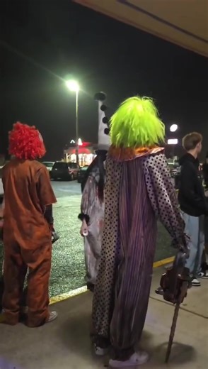 Strangestthingshauntedfarm (@strangestthingshaunt)’s videos with sonido original - Melómano