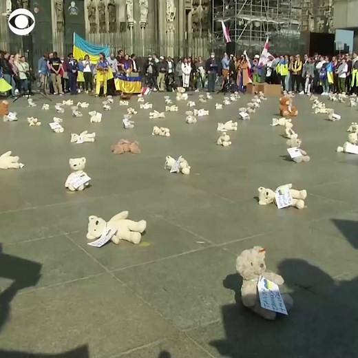 Protesters in Cologne, Germany laid down 135 teddy bears for the children who have been killed in the Russian-Ukraine war on Saturday. | CBS News
