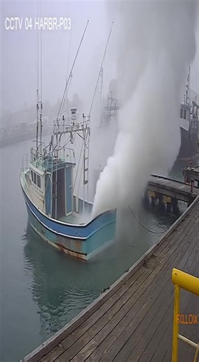 1K views | Fishing boat propeller jam causes heavy smoke #BoatMalfunction | Boat Fail | Facebook