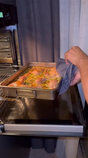 Azis Online on Instagram: "Пиле с ориз 🥘 #azis #азис #pilesoriz #chef #homecooking"