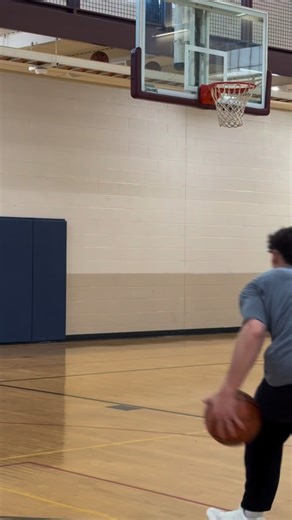 Some elite slow step options. It’s all about throwing off the defenders timing! #basketball #hoopersofinstagram #nba | Sean McCurdy