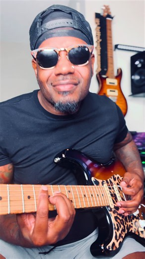 Everybody been on this 80’s wave lately, recreating the looks and bringing that era back… and I ran across @prettyboy . Bruh got the whole vibe down 🔥 The sound, the fashion, the energy… definitely giving that modern-day Prince feel. Soon as I heard this joint, the guitar player in me was like yeahhhh… 🎸😂 Y’all check out Pretty Boy The Artist… and let me know how I did on this cover. 🎸🔥 #PrettyBoyTheArtist #DarrinJacksonEncounter #GuitarCover #80sVibes #viral