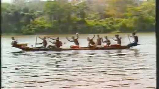 François Missé Ngoh - Olé Olé Joyeux anniversaire à François Misse Ngoh Certainement l'un des artistes les plus productifs de la musique camerounaise. Il revendique plus d'une quarantaine d'albums. A moins i je déchirais mon pantalon sur cette chanson quand la terre était encore propre. La terre est sale ! Si è ne mvit ! Ngo Bagde ! Arol KETCH - 17.07.2024 rat des archives | Arol KETCH le rat des archives