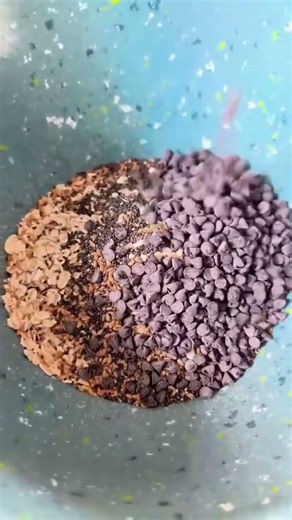 7 grams of protein for the win! Chocolate Chip Energy Balls