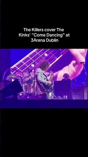 This weekend ‪@TheKillersMusic‬ covered The Kinks' 'Come Dancing' 🕺🏻 📹: Ian Sweet