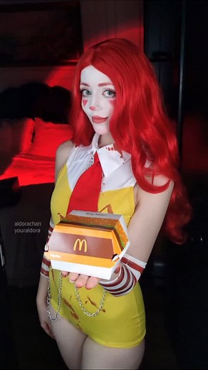 Margarita Averina | Aldorachan on Instagram: "Oh my... 😏 #aldorachan #cosplay #mcdonaldcosplay #mcdonaldscosplay #clowngirl #clown #clowncosplay #mcdonalds #youraldora"