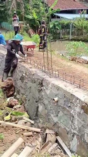 reinforcement on the stone foundation for the fortification sloof.