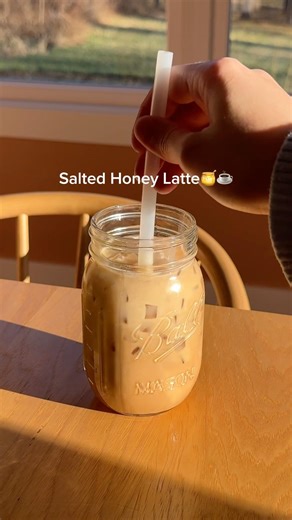 My go to latte when I don’t know what to make🧊💛 #shorts #coffeelovers #latte #coffee