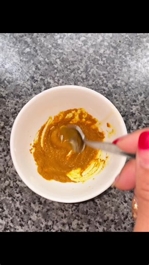 DIY Face Mask with Turmeric for Soft and Bright Skin