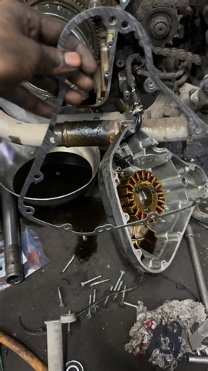 _VASIM_MOTO _GARAGE_⛓️⚙️🛠️ on Instagram: "Mob : 9176898532 • • Royal Enfield interceptor 650 full general service work✅ • #royalenfield #royalenfieldindia #interceptor #interceptor650 #gt650 #gt650twin #classic350 #caferacer #sportsbikes #vasimmotogarage #bike #biker #bikeworkshop #bikegarage #viral #reels #trending #mechanic #rider #workshop"