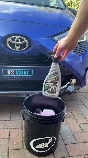 What better way to keep the summer vibes going than with your own customized car kit! 😎​ Build your bucket today with all your favorite Turtle Wax products today!​ #carkit #cardetailing #carwash @hsvalet