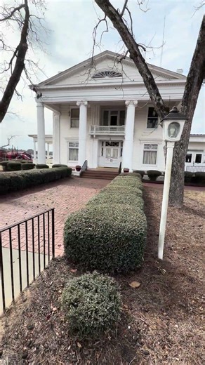 Downtown Sylvania GA building that built in the late 1800s for sale