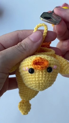 Crochet Duckling Key Cover Tutorial