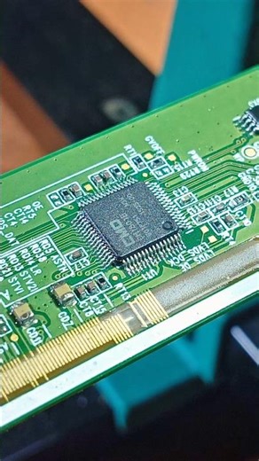 remove ic tcon led tv #pcb #component #tecnician #reworkstation