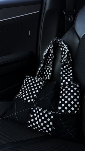 Have been loving polka dots lately so I made another rag quilt tote bag using some polka dot fabric ✨ • • • #sewingtiktok #sewing #sewtok #sewingproject #beginnersewing