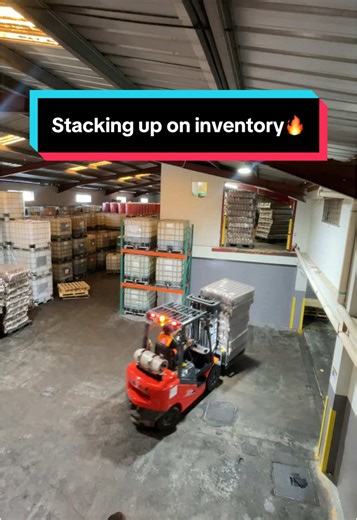 Stacking up on inventory in the warehouse 🔥🔥👌🏾#ainz_lifts #forkliftoperator #forkliftcertified #warehouse #forkliftskills #inventory