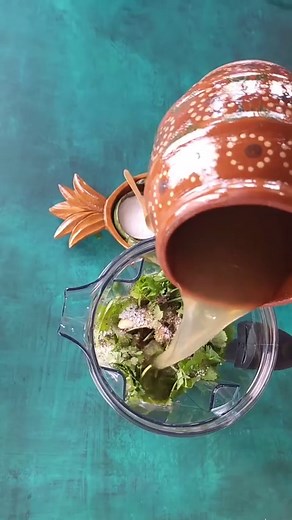 🔥Slow Cooker Pozole Verde💓 🔥A quick and easy slow cooker recipe for the Pozole Verde. Made with tomatillos, shredded chicken, and hominy, this slow cooker pozole verde is the perfect dinner to make on a busy day. 💕 https://sweetlifebake.com/easy-pozole-verde-slow-cooker/ | Sweet Life