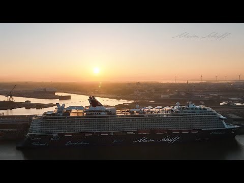 Drohnenflug bei schönster Lichtstimmung über die Mein Schiff 6 I Mein Schiff