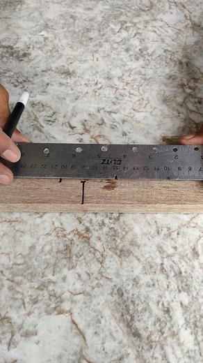 form a 90 degree angle quickly #ideas #handyman #tooltips #woodworker #woodcraft | Worker trick