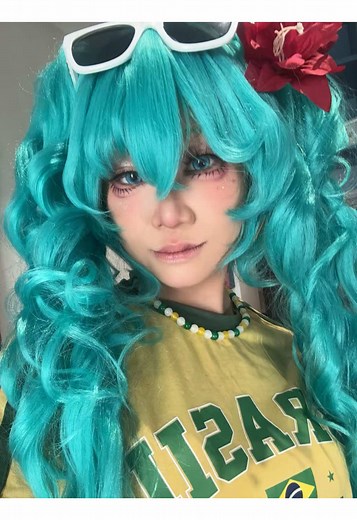 Brazilian Miku Cosplay Inspired by bbno$’s Music