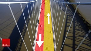 Rejetée par la CAQ, la gestion dynamique des voies sur le pont Pierre-Laporte est une option, dit une récente étude du ministère des Transports et de la Mobilité durable (MTMD). | ICI Québec