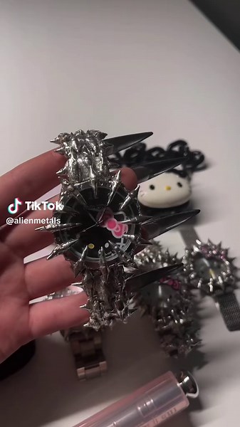 ⠀⢀⠤⣀⣀⣴⣶⣔⢂⠀⠀ ⠀⠸⠀⠀⠀⠻⠿⢿⣿⡇⠀ ⢀⣸⠀⡀⠀⠀⠀⢠⠀⣗⡂ ⠀⢚⣄⡁⠀⠛⠀⢀⡰⢷ #fyp #fy #foryou #viral #hellokitty #alt #fashion #jewelry #sanrio #watches