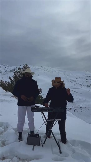 Have you got snow where you are right now? ❄️ @Materia prima bringing afrohouse energy to the cold, DJing straight out in the snow and making it look effortless. Clearly the hands are still working! 😂 #DenonDJ #DJ #AfroHouse